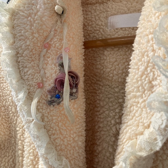 Fancy Ruffled Robe! - Picture 4 of 14